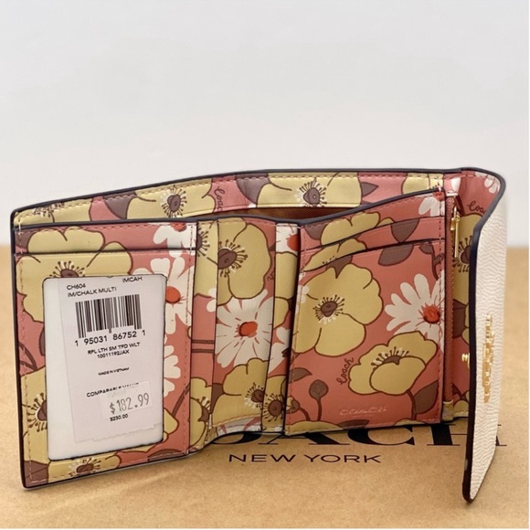 Coach small white Wallet - Picture 5 of 10